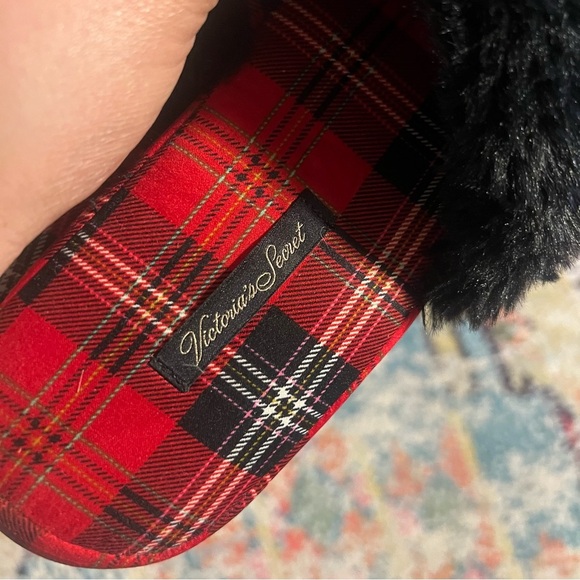 Victoria’s Secret Women's Red Plaid Slippers M - Picture 5 of 6